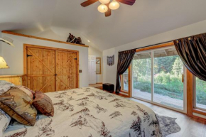 Serene Waterfront Cabin with Sauna & Beach Access Leavenworth